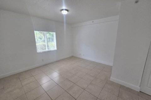 Condo in West Palm Beach, Florida, 3 bedrooms № 2179363 - photo 9