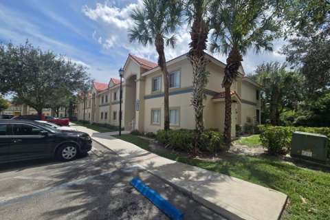 Condo in West Palm Beach, Florida, 3 bedrooms № 2179363 - photo 23