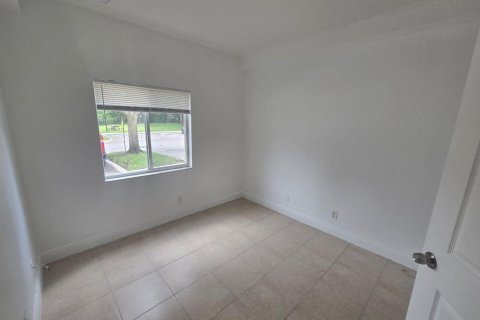 Condo in West Palm Beach, Florida, 3 bedrooms № 2179363 - photo 14