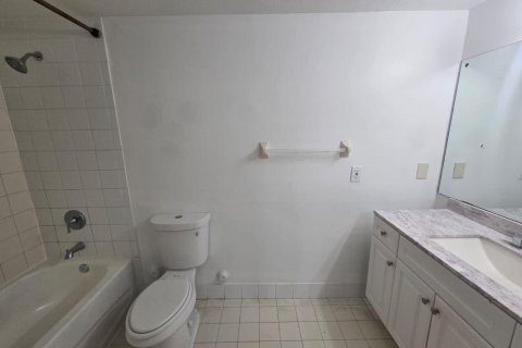 Condo in West Palm Beach, Florida, 3 bedrooms № 2179363 - photo 10