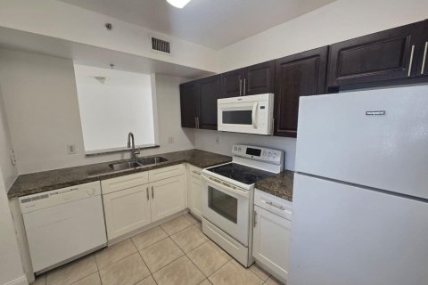 Condo in West Palm Beach, Florida, 3 bedrooms № 2179363 - photo 6