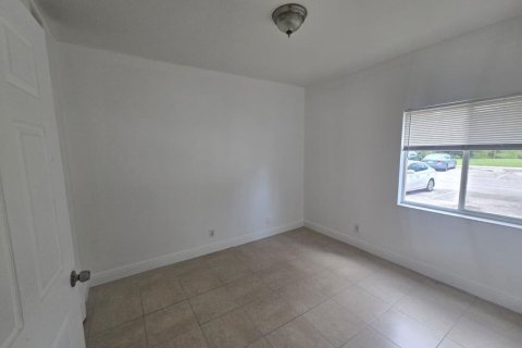 Condo in West Palm Beach, Florida, 3 bedrooms № 2179363 - photo 18