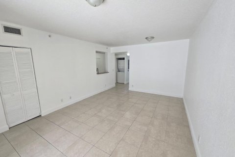 Condo in West Palm Beach, Florida, 3 bedrooms № 2179363 - photo 3