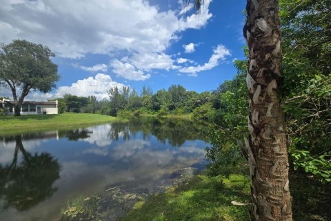 Condo in West Palm Beach, Florida, 3 bedrooms № 2179363 - photo 22