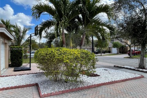Villa ou maison à louer à Sunrise, Floride: 4 chambres, 195.09 m2 № 1896422 - photo 29