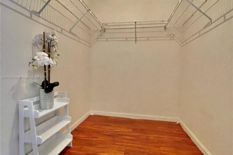 Villa ou maison à louer à Sunrise, Floride: 4 chambres, 195.09 m2 № 1896422 - photo 22