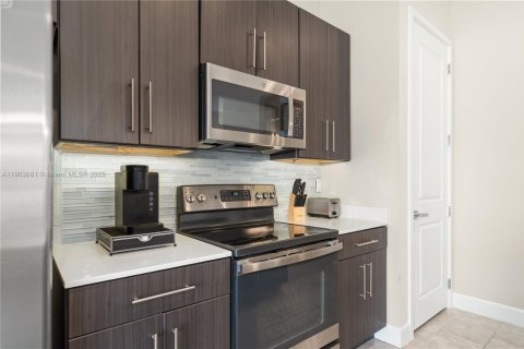 House in Davenport, Florida 4 bedrooms № 2039432 - photo 9