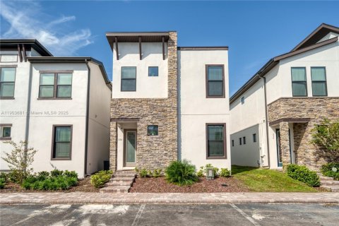 House in Davenport, Florida 4 bedrooms № 2039432