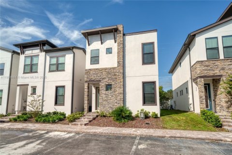 House in Davenport, Florida 4 bedrooms № 2039432 - photo 3