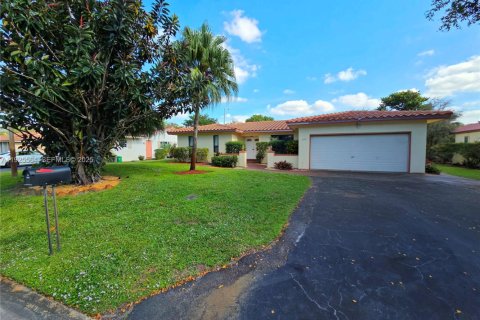 Villa ou maison à vendre à Coral Springs, Floride: 4 chambres, 228.73 m2 № 1986321 - photo 1