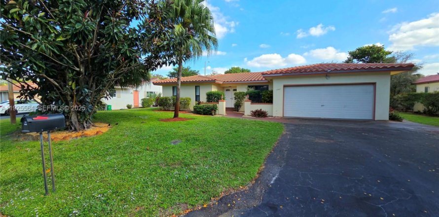 Villa ou maison à Coral Springs, Floride 4 chambres, 228.73 m2 № 1986321