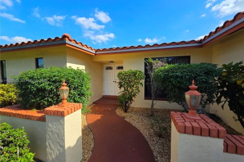 Villa ou maison à vendre à Coral Springs, Floride: 4 chambres, 228.73 m2 № 1986321 - photo 3