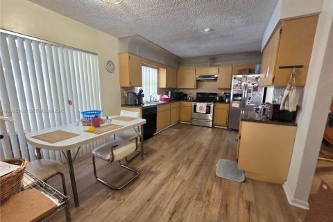 Villa ou maison à vendre à Coral Springs, Floride: 4 chambres, 228.73 m2 № 1986321 - photo 17