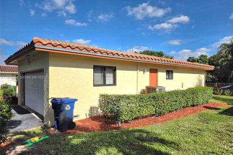 Villa ou maison à vendre à Coral Springs, Floride: 4 chambres, 228.73 m2 № 1986321 - photo 4