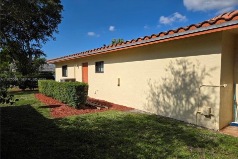 Villa ou maison à vendre à Coral Springs, Floride: 4 chambres, 228.73 m2 № 1986321 - photo 6