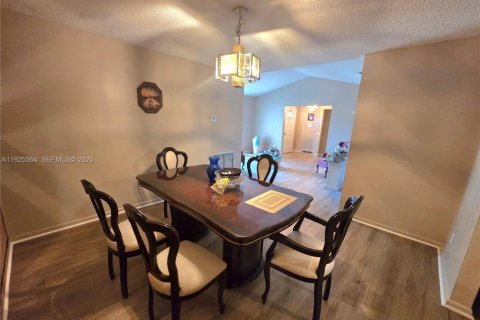 Villa ou maison à vendre à Coral Springs, Floride: 4 chambres, 228.73 m2 № 1986321 - photo 14