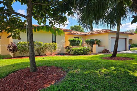 Villa ou maison à vendre à Coral Springs, Floride: 4 chambres, 228.73 m2 № 1986321 - photo 2