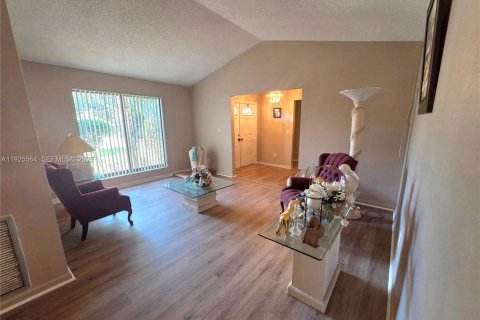 Villa ou maison à vendre à Coral Springs, Floride: 4 chambres, 228.73 m2 № 1986321 - photo 15