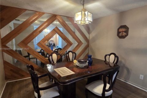 Villa ou maison à vendre à Coral Springs, Floride: 4 chambres, 228.73 m2 № 1986321 - photo 13