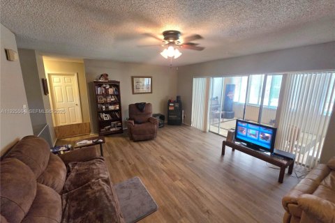 Villa ou maison à vendre à Coral Springs, Floride: 4 chambres, 228.73 m2 № 1986321 - photo 19