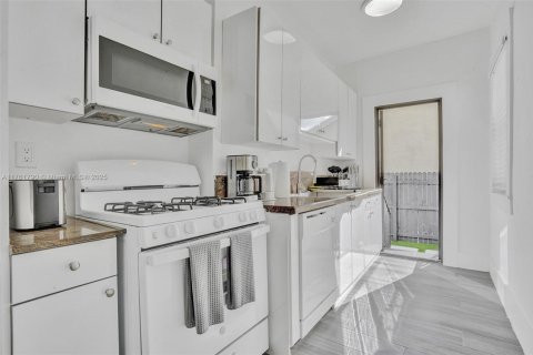 Casa en alquiler en Hollywood, Florida, 2 dormitorios, 109.16 m2 № 1712763 - foto 15