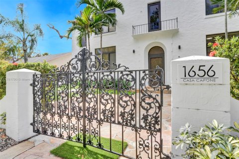 Casa en alquiler en Hollywood, Florida, 2 dormitorios, 109.16 m2 № 1712763 - foto 1