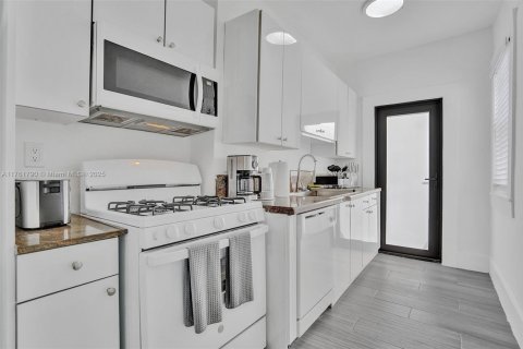 Casa en alquiler en Hollywood, Florida, 2 dormitorios, 109.16 m2 № 1712763 - foto 17