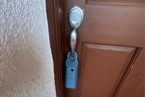 Купить кондоминиум в Майами, Флорида 2 спальни, 78.69м2, № 1981755 - фото 15