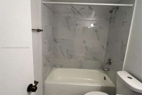 Купить кондоминиум в Майами, Флорида 2 спальни, 78.69м2, № 1981755 - фото 18