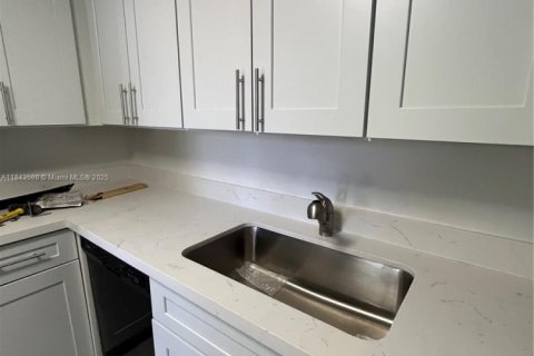 Купить кондоминиум в Майами, Флорида 2 спальни, 78.69м2, № 1981755 - фото 4