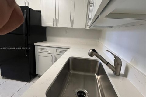 Купить кондоминиум в Майами, Флорида 2 спальни, 78.69м2, № 1981755 - фото 26