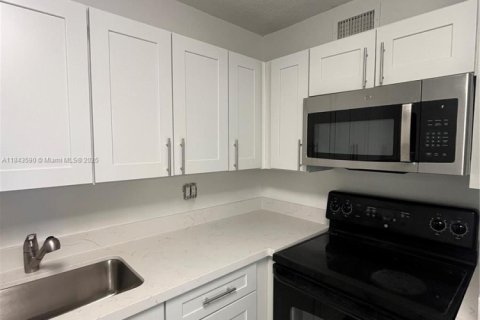 Купить кондоминиум в Майами, Флорида 2 спальни, 78.69м2, № 1981755 - фото 7