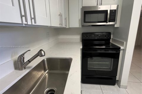 Купить кондоминиум в Майами, Флорида 2 спальни, 78.69м2, № 1981755 - фото 28