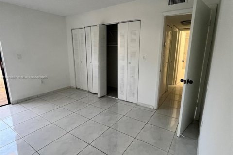 Купить кондоминиум в Майами, Флорида 2 спальни, 78.69м2, № 1981755 - фото 3