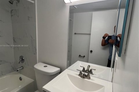 Купить кондоминиум в Майами, Флорида 2 спальни, 78.69м2, № 1981755 - фото 16