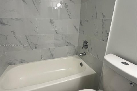 Купить кондоминиум в Майами, Флорида 2 спальни, 78.69м2, № 1981755 - фото 2