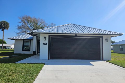 House in Okeechobee, Florida 3 bedrooms, 134.71 sq.m. № 2249632