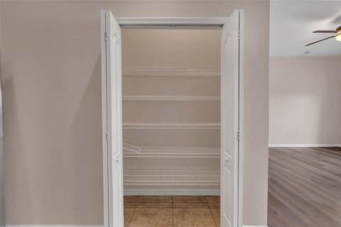 Купить кондоминиум в Киссимми, Флорида 6 комнат, 116.96м2, № 2217426 - фото 12