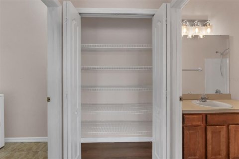 Купить кондоминиум в Киссимми, Флорида 6 комнат, 116.96м2, № 2217426 - фото 24
