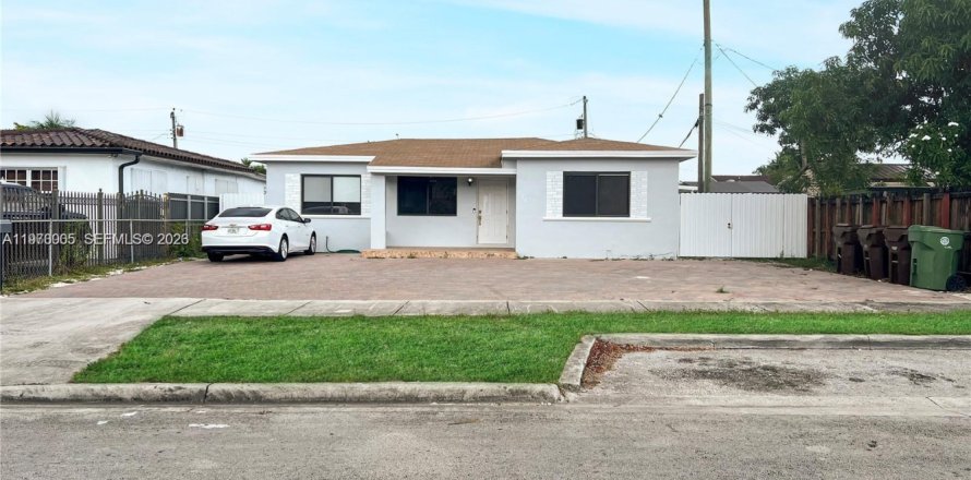 Casa en Hialeah, Florida 6 dormitorios, 167.5 m2 № 2030783