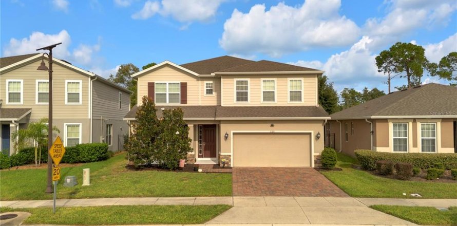 House in Clermont, Florida 5 bedrooms, 287.25 sq.m. № 2396877