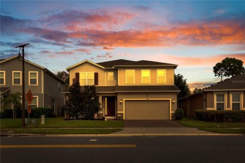 House in Clermont, Florida 5 bedrooms, 287.25 sq.m. № 2396877 - photo 2