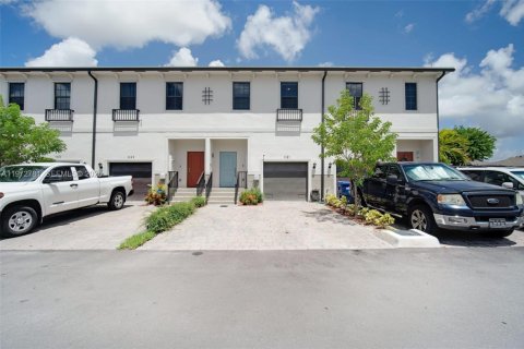 Adosado en Florida City, Florida 3 dormitorios, 136.19 m2 № 2033058