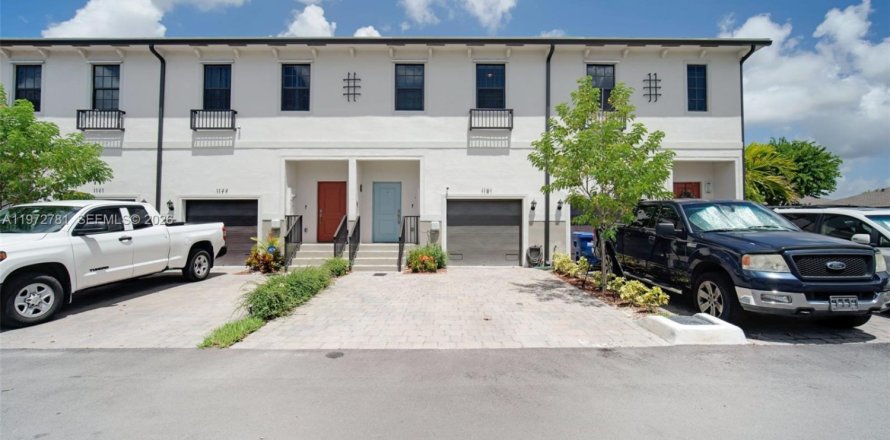 Adosado en Florida City, Florida 3 dormitorios, 136.19 m2 № 2033058