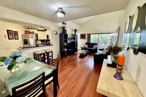 Condo in Miami, Florida, 2 bedrooms  № 2048411 - photo 4