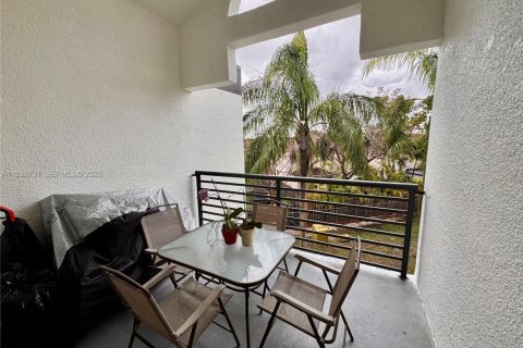 Condo in Miami, Florida, 2 bedrooms  № 2048411 - photo 15