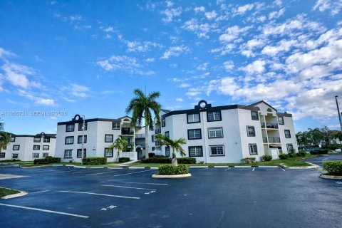 Condo in Miami, Florida, 2 bedrooms  № 2048411 - photo 28