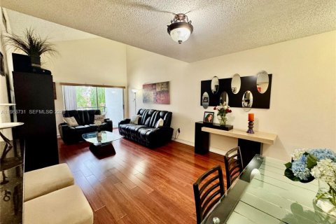 Condo in Miami, Florida, 2 bedrooms  № 2048411 - photo 5