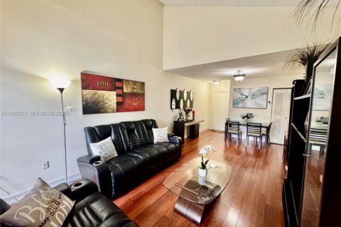 Condo in Miami, Florida, 2 bedrooms  № 2048411 - photo 6