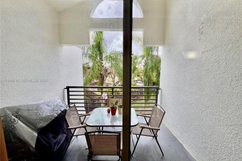 Condo in Miami, Florida, 2 bedrooms  № 2048411 - photo 14